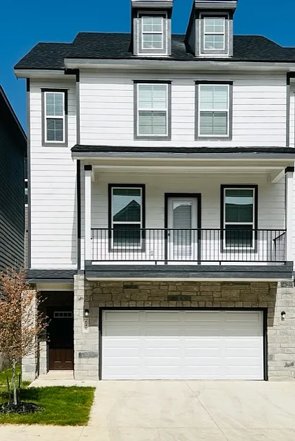 3 bed, 3.5 bath, 1931 sqft, $2,300 — Photo 1