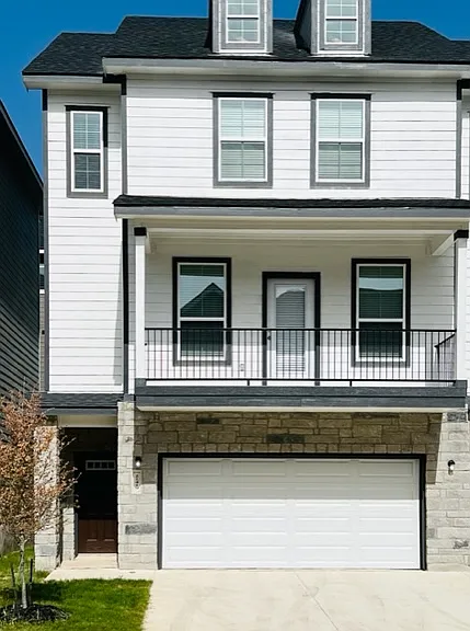21518 James Charles — Photo 1