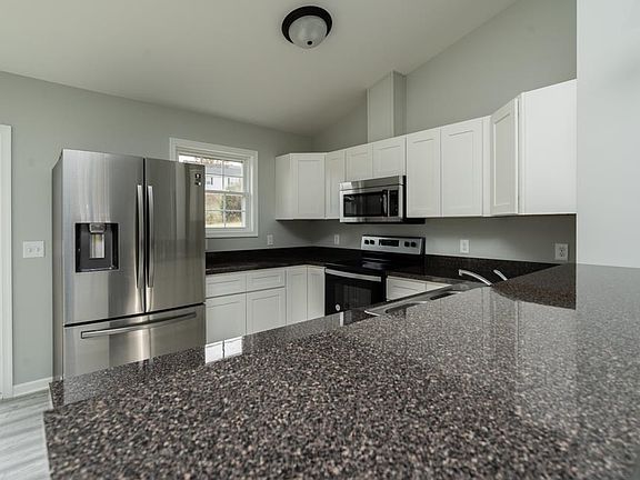 2nd image of 2439 Brentwood Dr