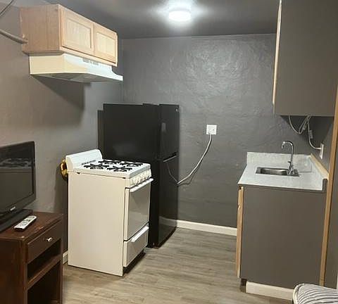 5th image of 2150 Victorian Ave #4