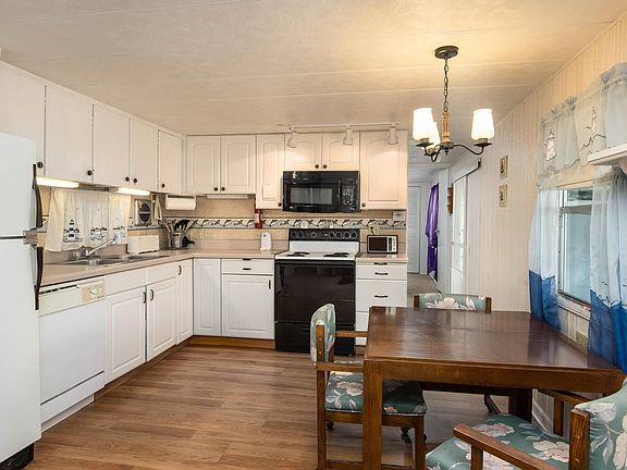 5th image of 30496 Sunrise Blvd