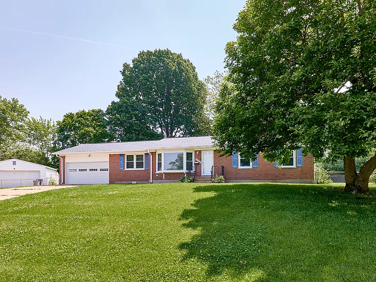 10900 Saint Boniface Ln — Photo 2