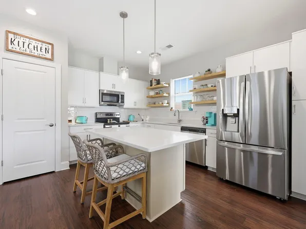 135 Village Walk Dr, Clayton, NC 27527
