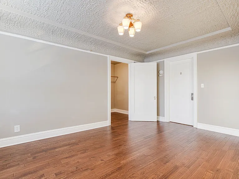 Frances Apts — Photo 38