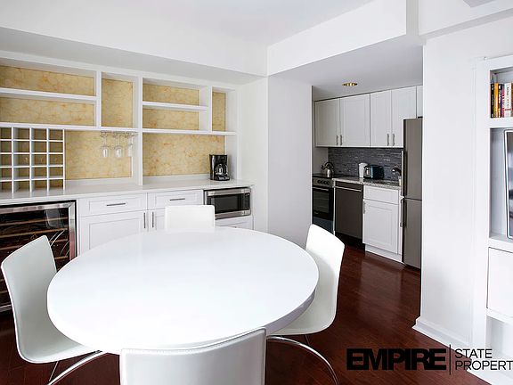 3rd image of 150 W 51st St #2102