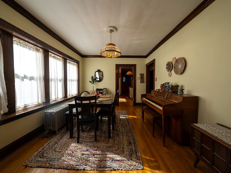Dinning furnished
