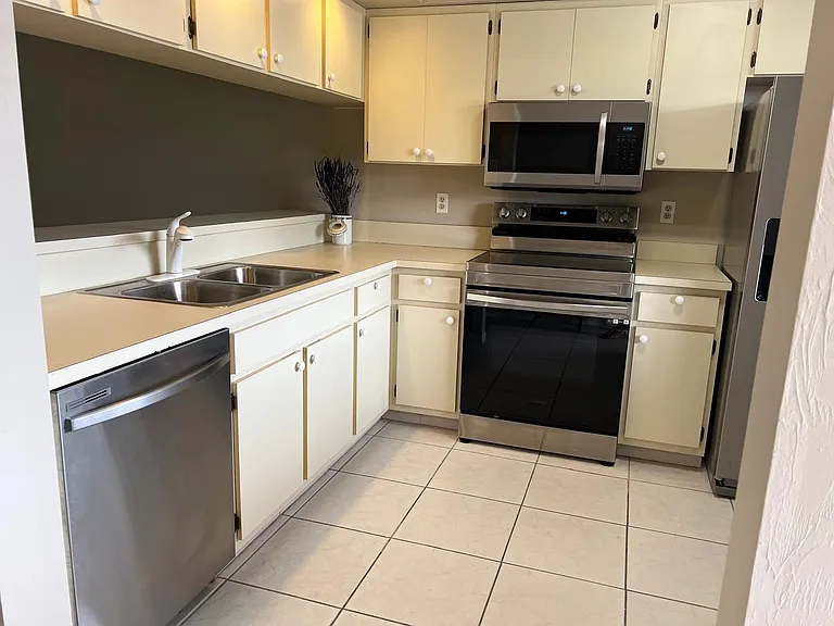 13076 Cross Creek Ct #408 — Photo 17