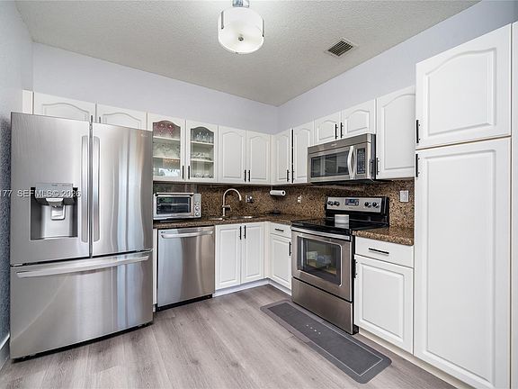 3rd image of 16840 SW 1st Mnr #16840