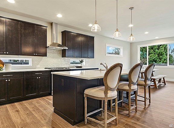 VM 3170 Kitchen 1. Photos are representative. Colors and finishes vary.