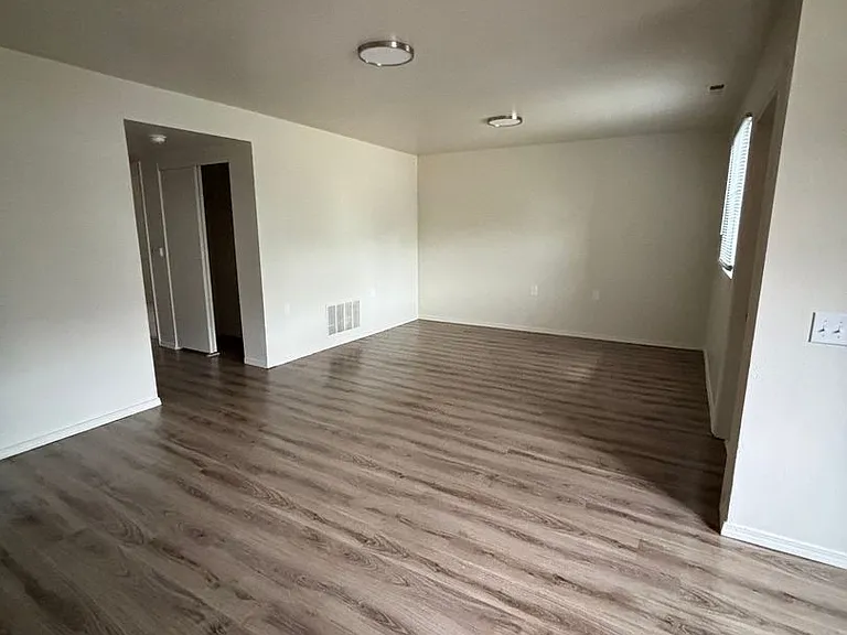 Davis Park Apartments — Photo 15