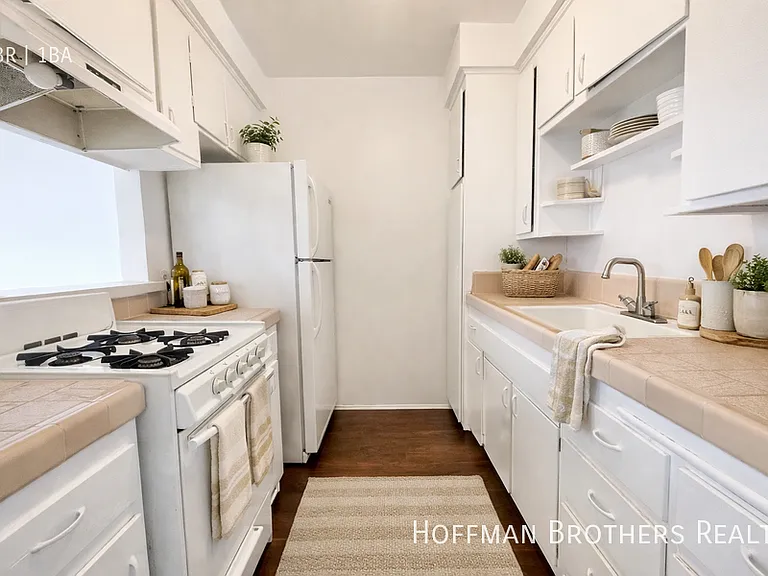 7171 Lexington Ave #9 — Photo 2