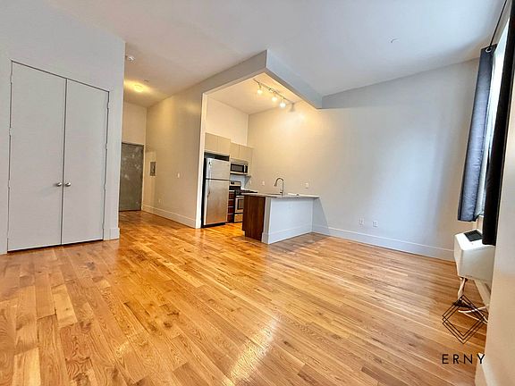4th image of 70 Kosciuszko St APT 2B