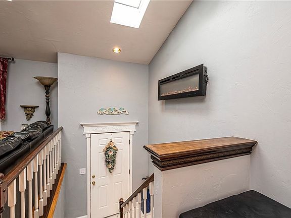 5th image of 324 Ligonier Ln