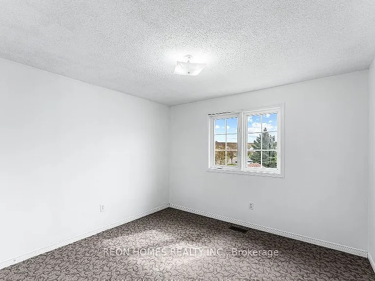1885 Dalhousie Cres — Photo 21