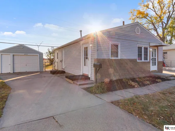 6235 Karen St, Omaha, NE 68117