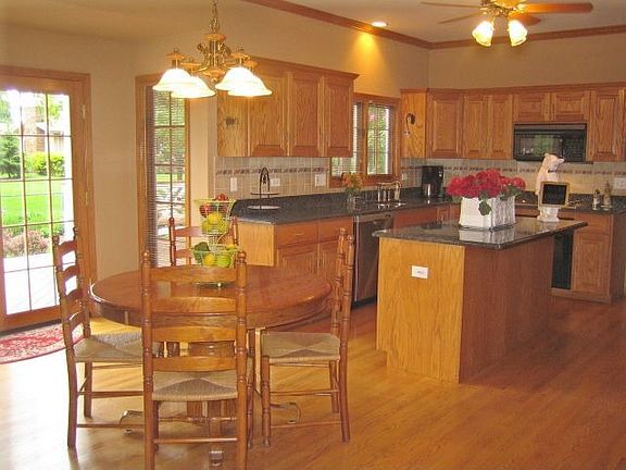 5th image of 179 Macintosh Ct