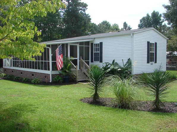 605 Bishop Ct, Hampstead, NC 28443