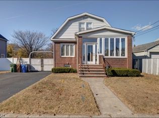 811 Rose Pkwy, Linden, NJ 07036