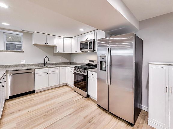 2nd image of 824 N Maplewood Ave #G