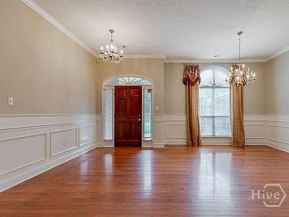 4th image of 400 Stephanie Avenue