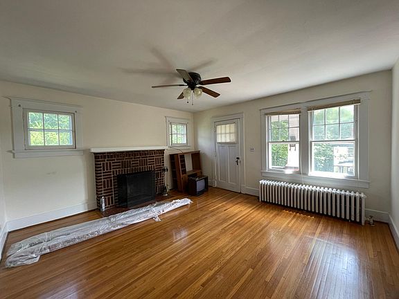 Entrance family room.