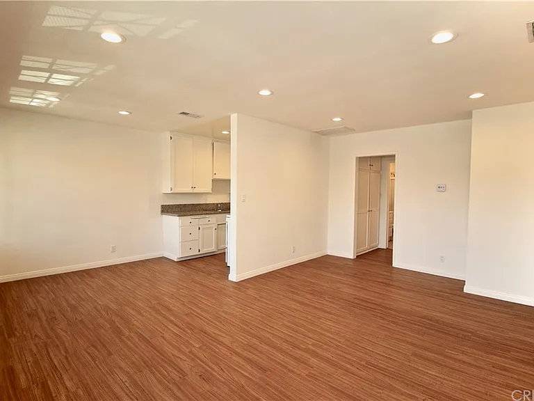 6951 Simpson Ave #10 — Photo 9