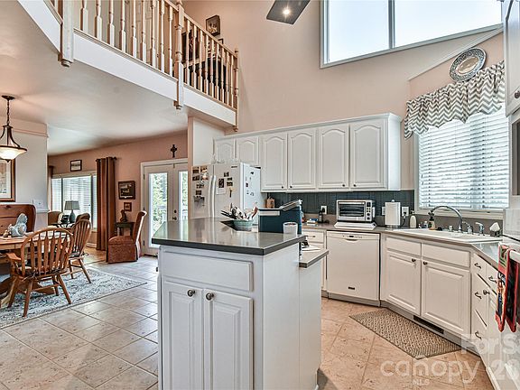 4th image of 518 Forest Ridge Dr