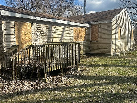 2nd image of 3702 Lincoln Ln E
