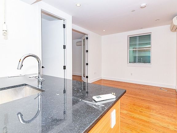 4th image of 192 Hawthorne St #5S