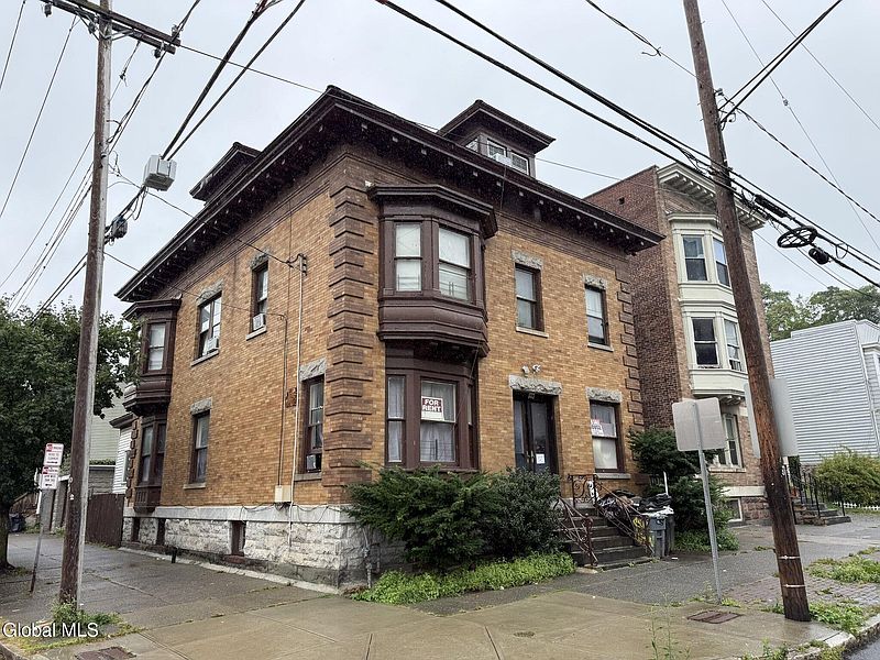 2nd image of 402 Clinton Avenue