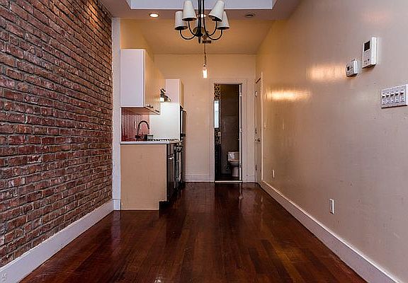 3rd image of 179 Knickerbocker Ave APT 2B