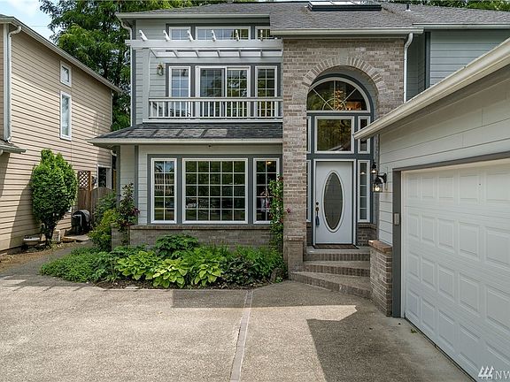2nd image of 105 Maple Park Ave SE