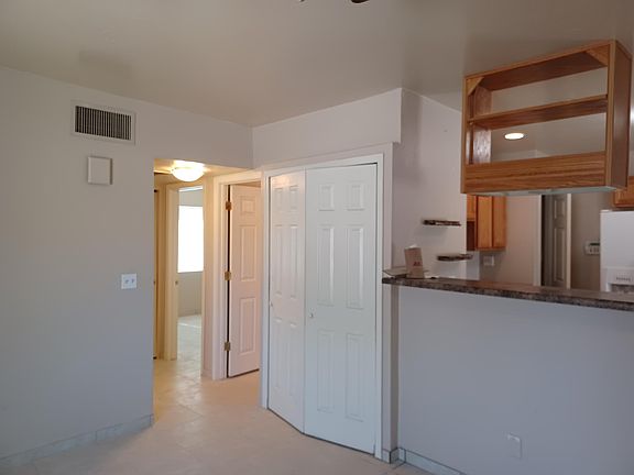 5th image of 340 E Lee St Unit 2