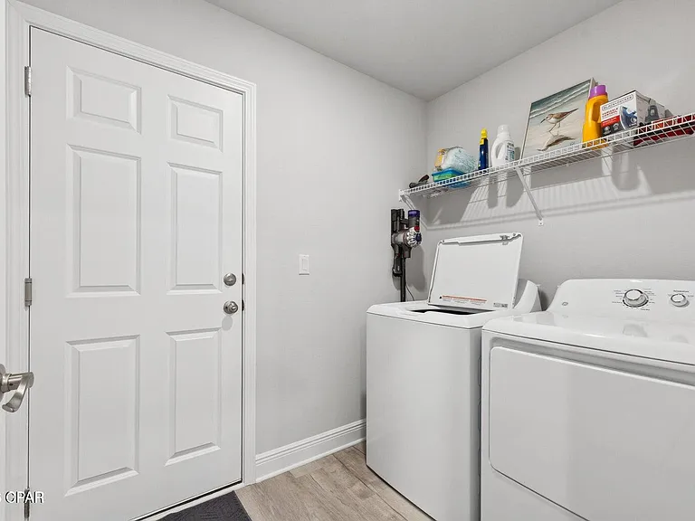 11403 Godart St — Photo 19
