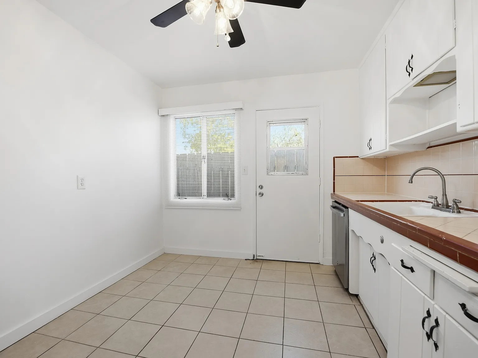 2 bed, 700 sqft, $2,525 — Photo 3