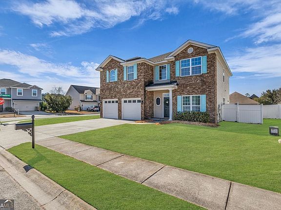 3rd image of 11 Rhett Ln