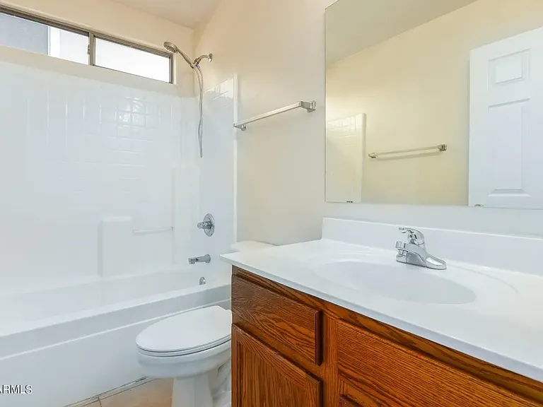 641 S 153rd Ln — Photo 6
