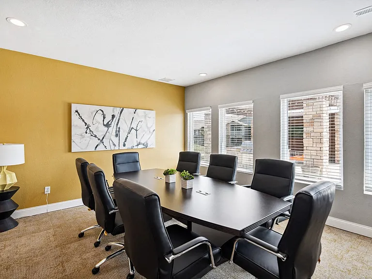 The Reserve At Barry Apartments — Photo 32