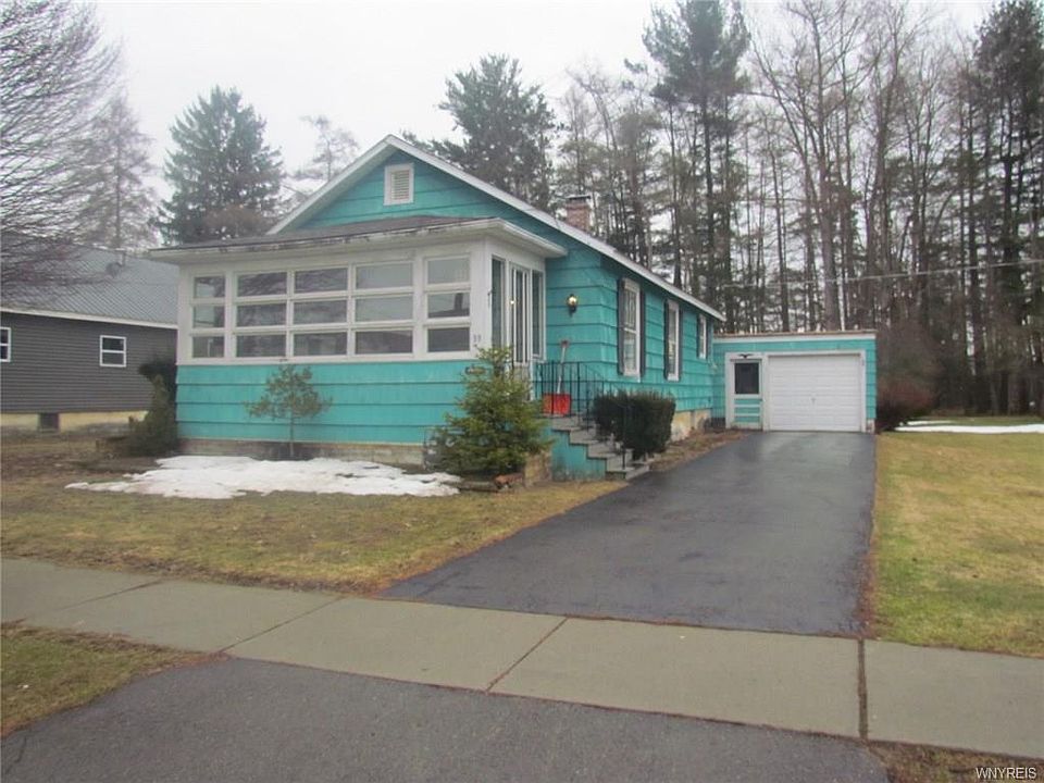 2nd image of 39 Maple Ave