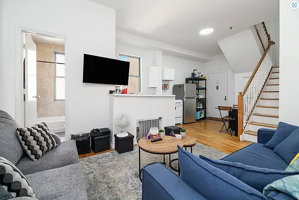 Rented by REAL New York | media 7