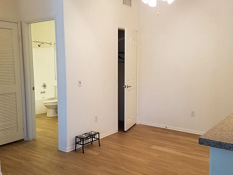 Via Ventura Apartments — Photo 17