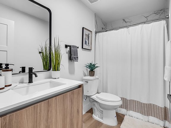 5th image of 3728 NW 19th Ave #302A