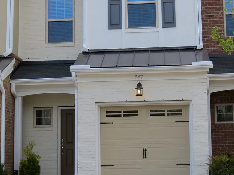 547 Libson St — Photo 1