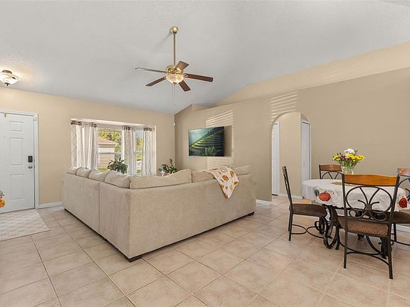 3rd image of 374 COLONADE COURT