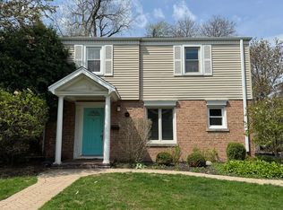 630 S Dryden Pl, Arlington Heights, IL 60005