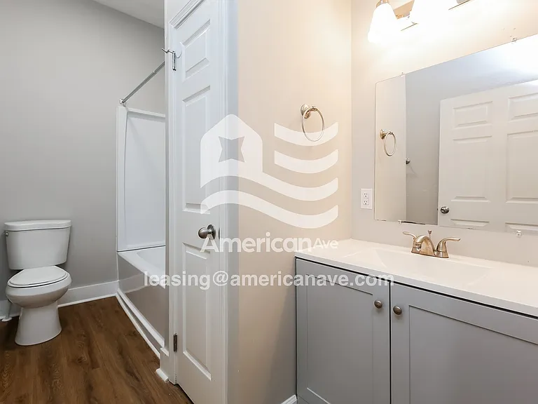 1471979_010_wm_-_main_bathroom_13334083.jpg
