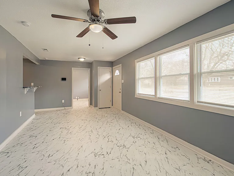 10746 Cambridge Ave — Photo 5