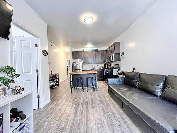 2nd image of 25 Jefferson St #3F