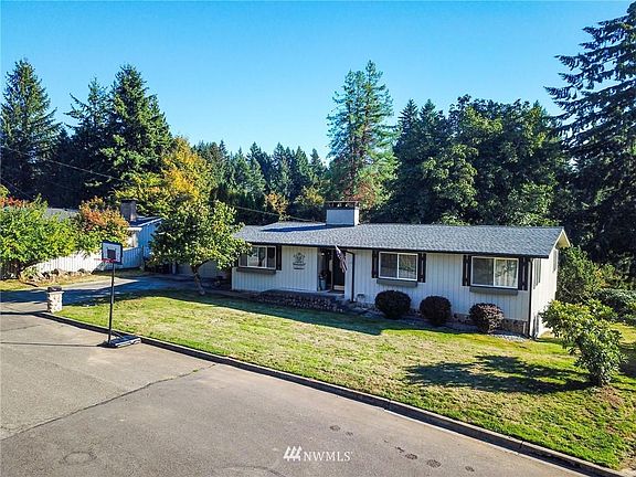 2nd image of 711 Hansen St SE