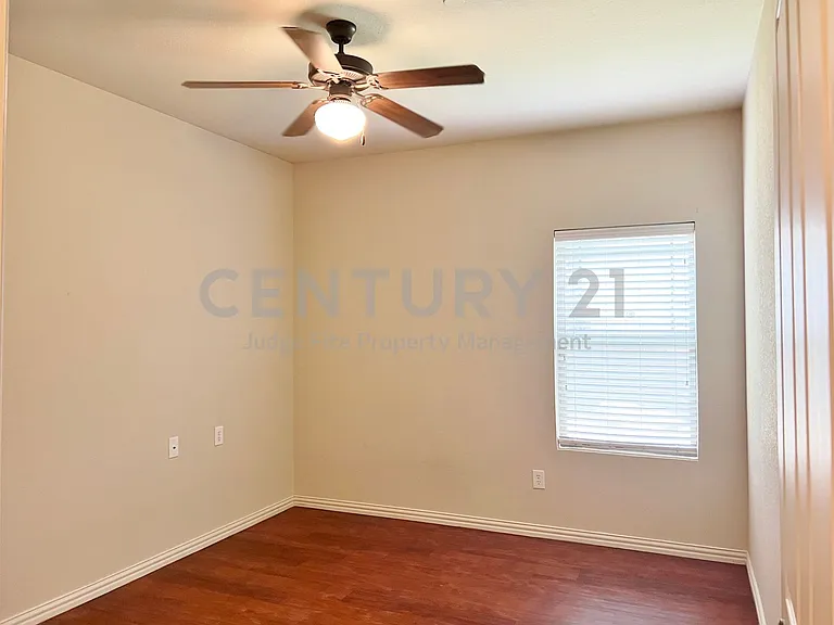 420 W Franklin St #10 — Photo 9